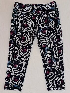 CVG *NEW* Petal Print Capri Style Leggings with Side Pockets
